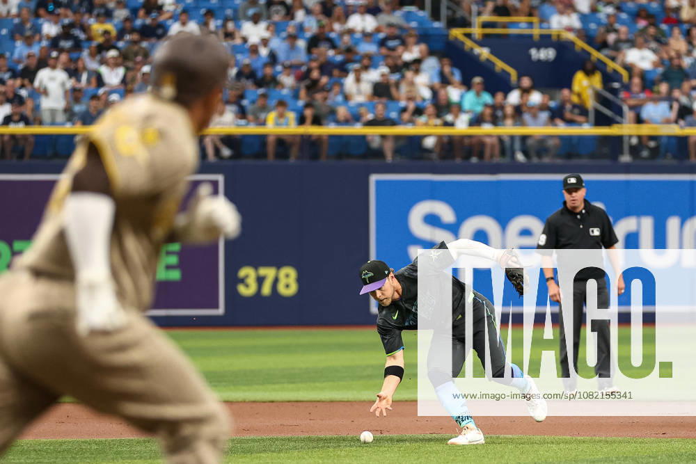 Tampa Bay Rays shortstop TAYLOR WALLS (6) fields a ground ball against the San Diego Padres. The Tampa Bay Rays hosted the San Diego Padres at Tropicana Field in St. Petersburg, FL. St. Petersburg USA - ZUMAm299 20260829_znp_m299_041
