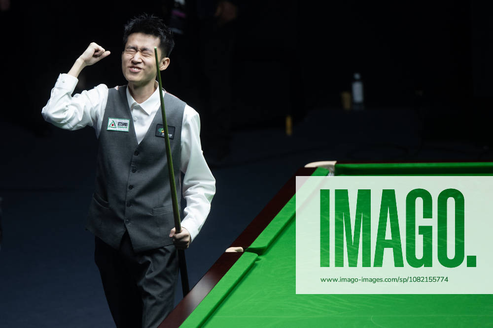 (260830) -- WUHAN, Aug. 30, 2026 -- Chang Bingyu celebrates after winning the final match between Zhao Xintong of China and Chang Bingyu of China at Wuhan Open 2026 snooker tournament in Wuhan, central China s Hubei Province, Aug. 29, 2026. ) (SP)CHINA-SNOOKER-WUHAN OPEN (CN) XiaoxYijiu