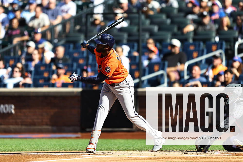 MLB, Baseball Herren, USA Houston Astros Vs. New York Mets Houston Astros Yordan Alvarez 44 hits a sacrifice fly during the first inning of a baseball game against the New York Mets at Citi Field in Flushing, New York, on August 29, 2026. Flushing New York United States