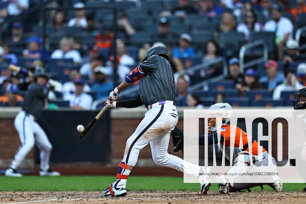 MLB, Baseball Herren, USA Houston Astros Vs. New York Mets New York Mets Marcus Semien 10 singles during the eighth inning of a baseball game against the Houston Astros at Citi Field in Flushing, New York, on August 29, 2026. Flushing New York United States