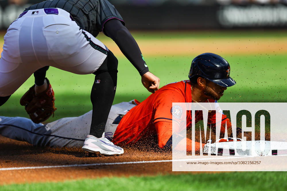 MLB, Baseball Herren, USA Houston Astros Vs. New York Mets Houston Astros Jeremy Pena 3 slides headfirst into third base with a triple during the first inning of a baseball game against the New York Mets at Citi Field in Flushing, New York, on August 29, 2026. Flushing New York United States
