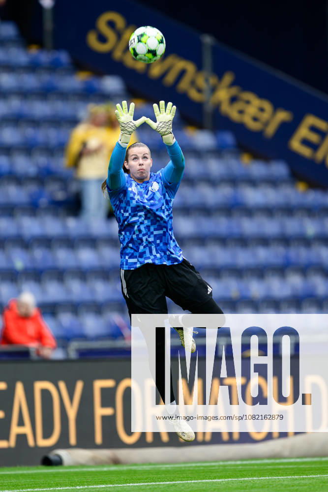 Broendby IF v FC Copenhagen, A-Liga football, Broendby, Denmark Broendby, Denmark. 29th, August 2026. Goalkeeper Ann-Kathrin Dilfer of FC Copenhagen seen warming up for the A-Liga match between and Broendby IF and FC Copenhagen at Brondby Stadion in Brondby. Denmark, Brondby, Brondby Stadion