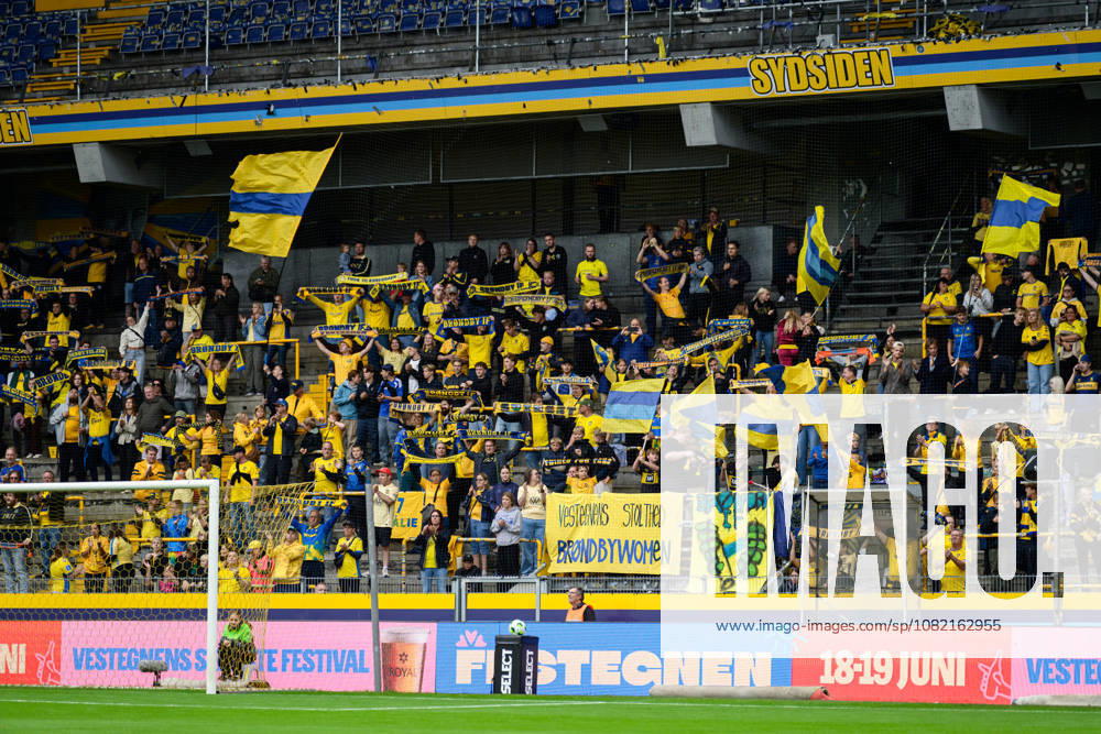 Broendby IF v FC Copenhagen, A-Liga football, Broendby, Denmark Broendby, Denmark. 29th, August 2026. Football fans of Broendby IF Women seen on the stands at the A-Liga match between and Broendby IF and FC Copenhagen at Brondby Stadion in Brondby. Denmark, Brondby, Brondby Stadion
