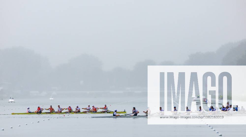 AMSTERDAM - Finn Florijn, Jan van der Bij, Jorn Salverda, Mick Makker, Sander de Graaf, Pieter van Veen, Ralf Rienks, Wibout Rustenburg, coxswain Jonna de Vries in the rain ahead of the men s eight semi-final on the seventh and final day of the World Rowing Championships at the Bosbaan in the Amsterdam Forest. IRIS VAN DEN BROEK ANP ANPxSportx IVx 566582368 originalFilename: 566582368
