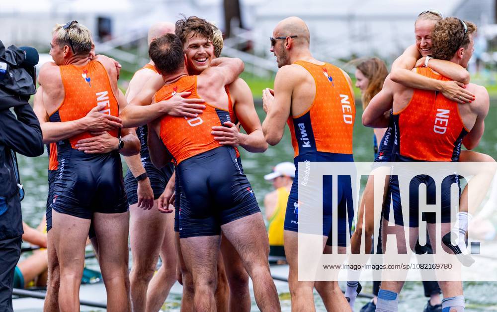 AMSTERDAM - Finn Florijn, Jan van der Bij, Jorn Salverda, Mick Makker, Sander de Graaf, Pieter van Veen, Ralf Rienks, Wibout Rustenburg, coxswain Jonna de Vries after the men s eight final on the seventh and final day of the World Rowing Championships at the Bosbaan in the Amsterdam Forest. IRIS VAN DEN BROEK ANP ANPxSportx IVx 566590409 originalFilename: 566590409