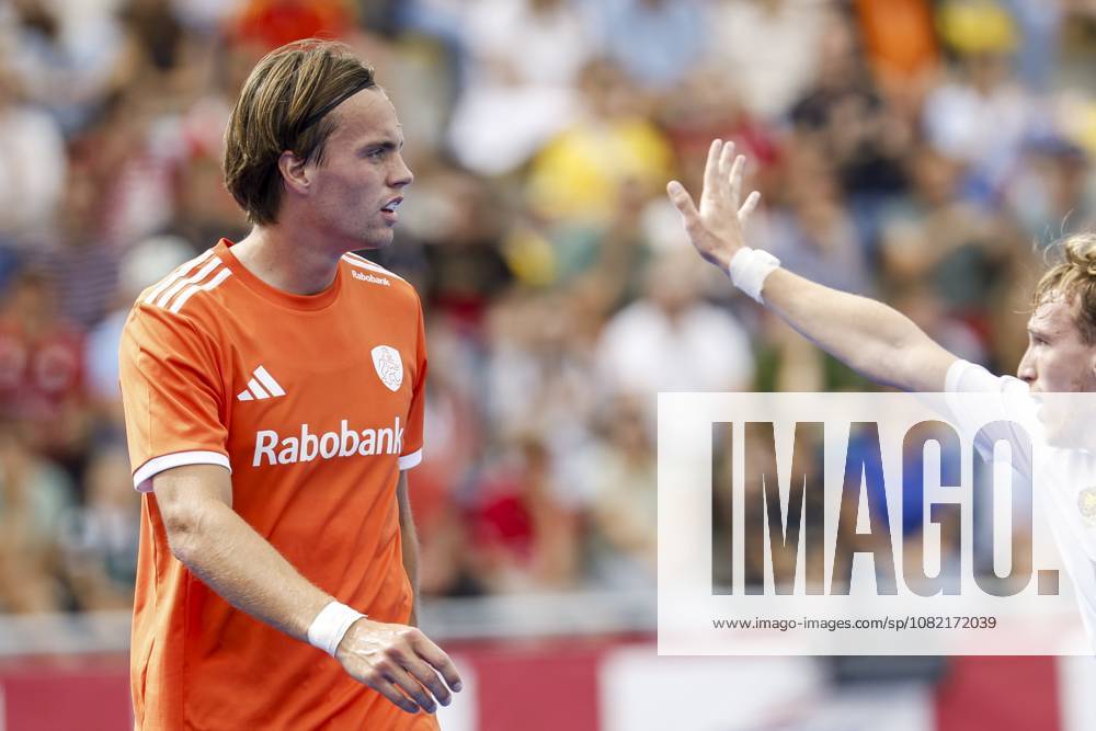 WAVER - Duco Telgenkamp of the Netherlands and Matias Andreotti of Argentina during the bronze medal final at the Hockey World Cup (men) between the Netherlands and Argentina in the Belfius Hockey Arena. BAS CZERWINSKI ANP ANPxSportx IVx 566592678 originalFilename: 566592678