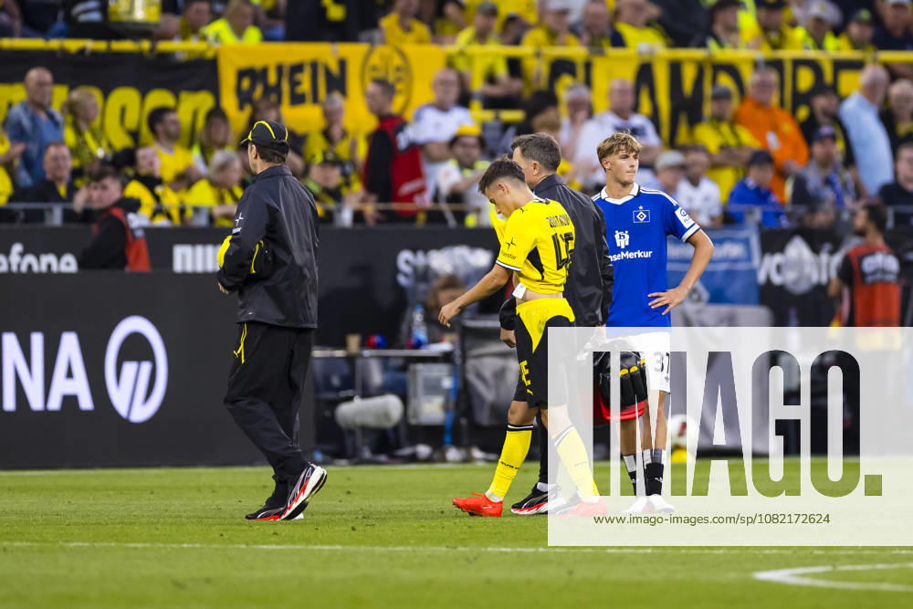 Soccer, Matchday 1 of the 1st Bundesliga, Borussia Dortmund vs. Hamburger SV: Giannis Konstantelias of Borussia Dortmund is forced to leave the game due to injury. Dortmund, Signal Iduna Park, North Rhine-Westphalia, Germany xRHR PHOTO DEx