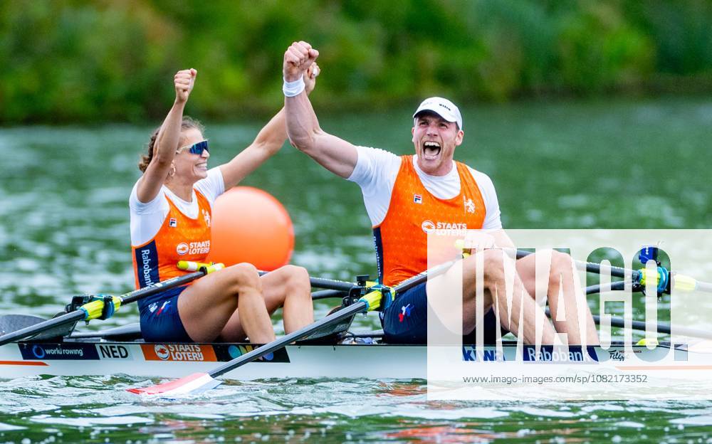 AMSTERDAM - Simon van Dorp and Roos de Jong in action during the mixed double sculls final on the seventh and final day of the World Rowing Championships at the Bosbaan in the Amsterdam Forest. IRIS VAN DEN BROEK ANP ANPxSportx IVx 566594013 originalFilename: 566594013