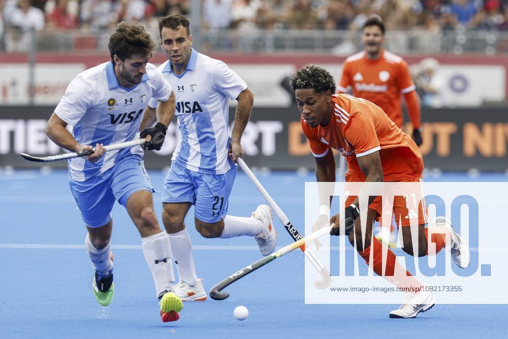 WAVER - Tadeo Marcucci of Argentina, Tomas Domene of Argentina and Terrance Pieters of the Netherlands during the bronze medal final at the Women s Hockey World Cup between the Netherlands and Argentina at the Belfius Hockey Arena. BAS CZERWINSKI ANP ANPxSportx IVx 566594016 originalFilename: 566594016