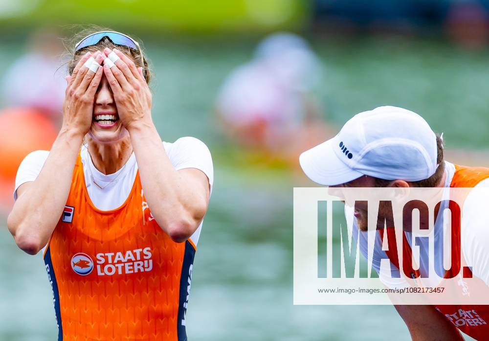 AMSTERDAM - Simon van Dorp and Roos de Jong in action during the mixed double sculls final on the seventh and final day of the World Rowing Championships at the Bosbaan in the Amsterdam Forest. IRIS VAN DEN BROEK ANP ANPxSportx IVx 566594058 originalFilename: 566594058