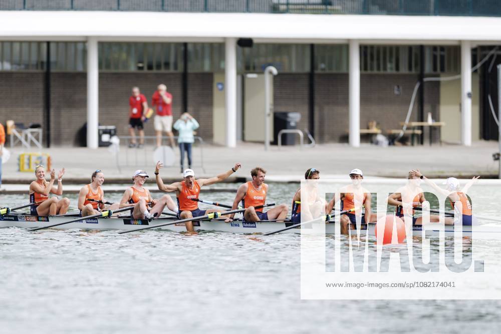 AMSTERDAM - Linn van Aanholt, Nika Johanna Vos, Ymkje Clevering, Gert-Jan van Doorn, Leonard van Lierop, Eli Brouwer, Rik Rienks, Tinka Offereins and Richelle Rietdijk celebrate second place after the final of the mixed eight event on the seventh day of the World Rowing Championships at the Bosbaan in the Amsterdam Forest. IRIS VAN DEN BROEK ANP ANPxSportx IVx 566594725 originalFilename: 566594725