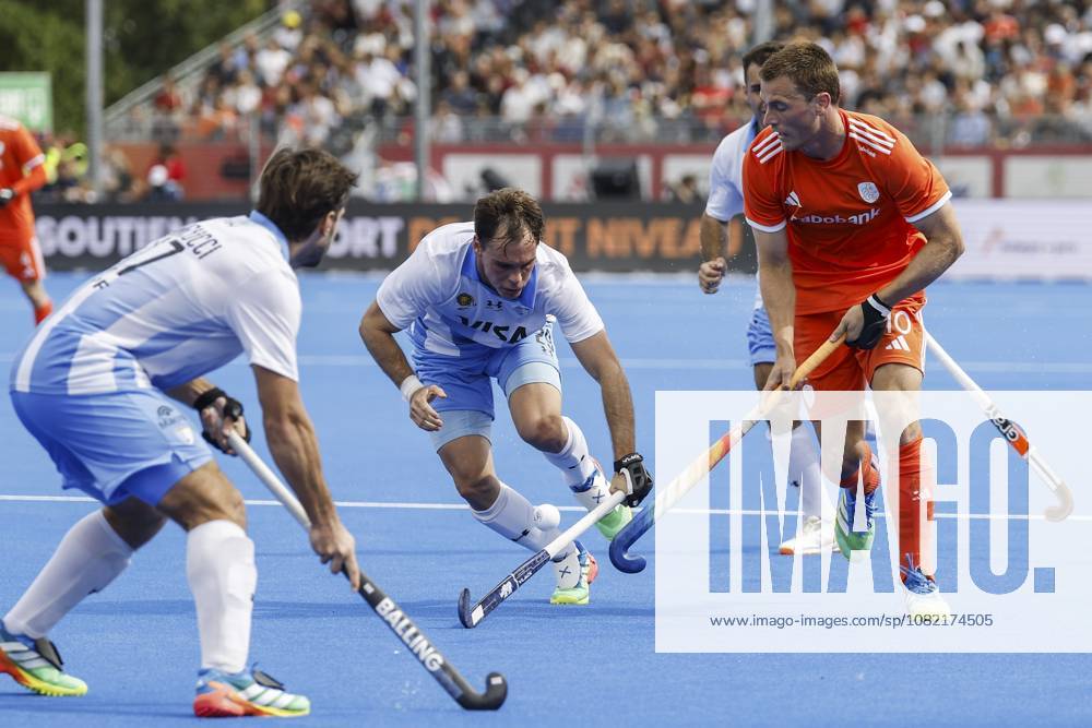 WAVER - Tadeo Marcucci of Argentina, Thomas Habif of Argentina and Jorrit Croon of the Netherlands during the bronze medal final at the Women s Hockey World Cup between the Netherlands and Argentina at the Belfius Hockey Arena. BAS CZERWINSKI ANP ANPxSportx IVx 566595638 originalFilename: 566595638