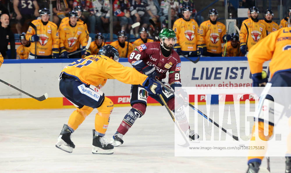 Tobias Krestan, Liam Kirk: Face-off, Game Scene, Action, Sports, Ice Hockey, Penny DEL, German Ice Hockey League, Exhibition Game, 2026–2027 Season, August 30, 2026, EHC Eisbären Berlin (EBB) vs. Lausitzer Füchse