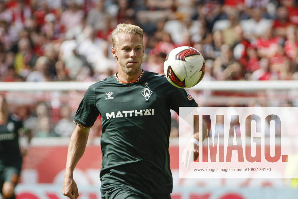Marco Grüll, Grull SV Werder Bremen, 17 on the ball, Germany, soccer, Bundesliga 1, Matchday 1, 2026–2027, SC Freiburg vs. SV Werder Bremen, August 30, 2026, Freiburg im Breisgau, Europa-Park Stadium, Germany