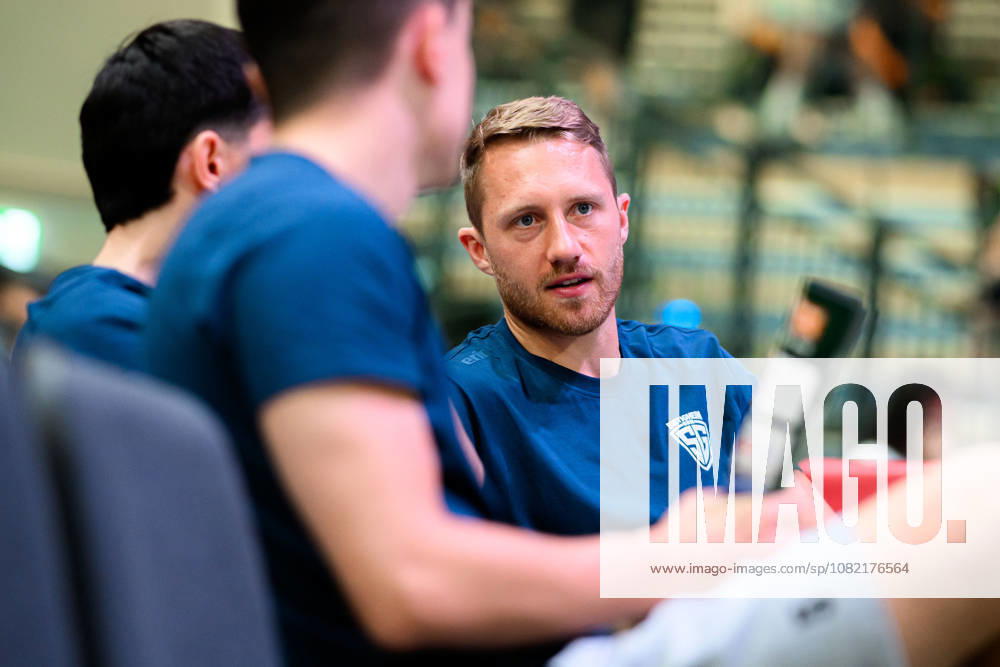 Wetzlar HBL 26 27 HSG Wetzlar SG BBM Bietigheim Newcomer Lukas Wucherpfennig Bietigheim will have to watch from the sidelines in the season opener Wetzlar Buderus Arena Germany