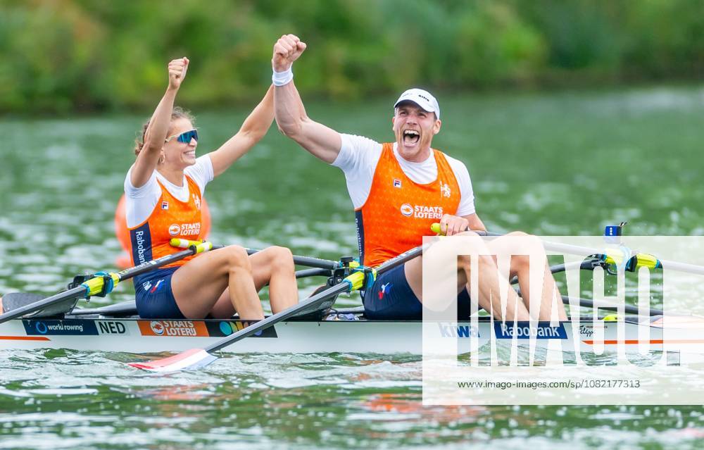 AMSTERDAM - Simon van Dorp and Roos de Jong after the mixed double sculls final on the seventh and final day of the World Rowing Championships at the Bosbaan in the Amsterdam Forest. IRIS VAN DEN BROEK ANP ANPxSportx IVx 566598262 originalFilename: 566598262