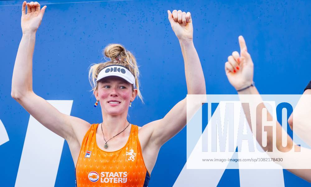 AMSTERDAM - Karolien Florijn during the medal ceremony on the seventh and final day of the World Rowing Championships at the Bosbaan in the Amsterdam Forest. IRIS VAN DEN BROEK ANP ANPxSportx IVx 566598848 originalFilename: 566598848