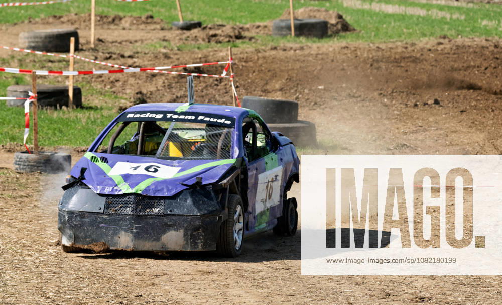 The stock car with starting number 16 from the Faude Racing Team races across the dusty track at the FUN CROSS stock car race near Dietenwengen with a badly damaged body and a rear wheel that’s leaning to one side. FUN CROSS stock car race in Eberhardzell, Eberhardzell, Dietenwengen