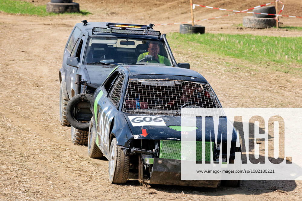 Eberhardzell, August 30, 2026: The damaged stock car with start number 606 is pushed off the track by an off-road vehicle during the FUN CROSS stock car race near Dietenwengen. FUN CROSS stock car race in Eberhardzell. Eberhardzell, Dietenwengen