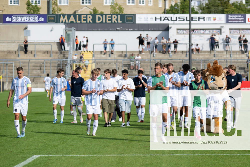 The TSV 1860 team after the game, a 1-1 draw, to the fans, TSV 1860 Munich vs. TSV Landsberg, soccer, Bavarian Regional League, Matchday 6, August 30, 2026. DFB regulations prohibit any use of photographs as image sequences and or quasi-video. Munich, Bavaria, Germany