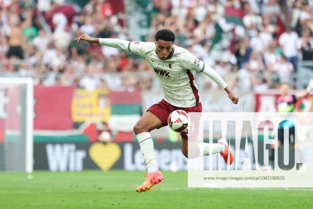 Noah Banks, FC Augsburg, No. 40 with the ball, GER, FC Augsburg vs. FC Schalke 04, Soccer, Bundesliga, Matchday 1, 2026–2027 Season, August 30, 2026, DFL and DFB regulations prohibit any use of photographs as image sequences and or quasi-video, GER, FC Augsburg vs. FC Schalke 04, soccer, Bundesliga, Matchday 1, 2026–2027 season, August 30, 2026, Augsburg