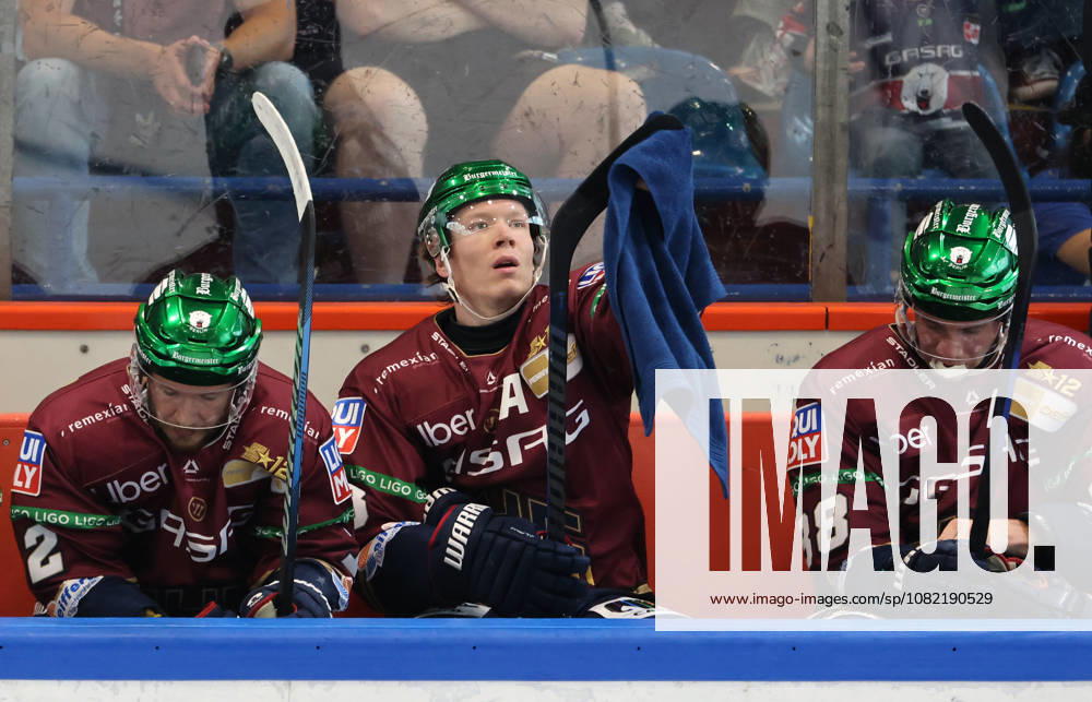 Eric Mik, Jonas Müller takes care of his stick, Yannick Veilleux Sports Ice Hockey Penny DEL German Ice Hockey League Exhibition Game 2026–2027 Season August 30, 2026 EHC Eisbären Berlin (EBB) vs. Lausitzer Füchse