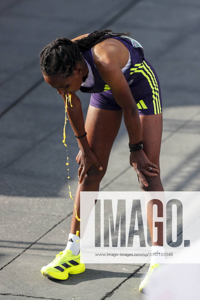 43rd edition of the Mexico City Marathon Ethiopia s Tefera Kolole Mekashu reacts after crossing the finish line in third place in the women s category at the 43rd edition of the Mexico City Marathon 2026 in Mexico City, Mexico, 30 August 2026. Ciudad de México (es-ES) Mexico