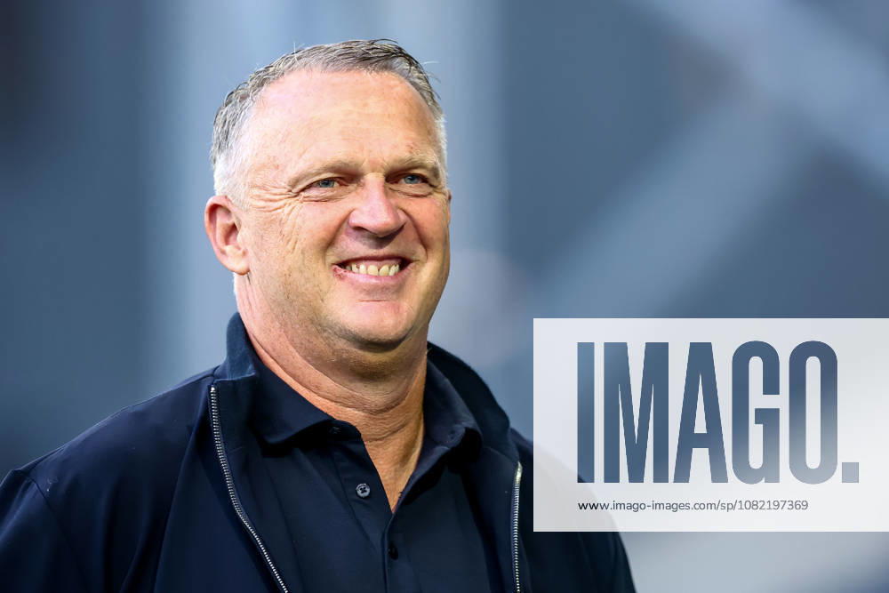 2026-08-30 SC Cambuur v FC Twente - Dutch Eredivisie LEEUWARDEN, NETHERLANDS - AUGUST 30: Head Coach John van den Brom of FC Twente during the Dutch Eredivisie match between SC Cambuur and FC Twente at Kooi Stadion on August 30, 2026 in Leeuwarden, Netherlands. Leeuwarden Kooi Stadion Netherlands Content not available for redistribution in The Netherlands directly or indirectly through any third parties.