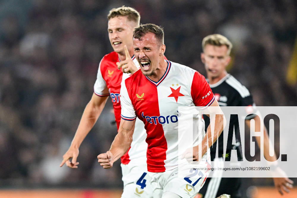 Utkani 6. kola prvni fotbalove ligy: AC Sparta Praha - SK Slavia Praha, 30. srpna 2026, Praha. Hraci Slavie, zleva David Zima a Tomas Vlcek se raduji z golu. (CTKxPhoto DavidxTanecek) CTKPhotoP2026083005502 CTKPhotoP2026083005502
