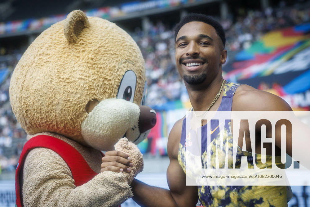 Leo NEUGEBAUER (GER Germany) with mascot Berlino during the ISTAF at Olympic Stadium on August 30, 2026 in Berlin, Germany. Germany