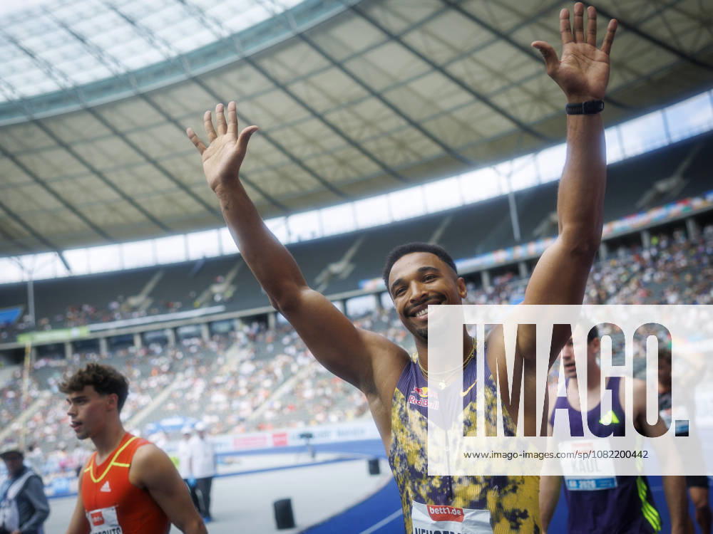 Leo NEUGEBAUER (GER Germany) waves to the crowd during the ISTAF at Olympic Stadium on August 30, 2026 in Berlin, Germany. Germany