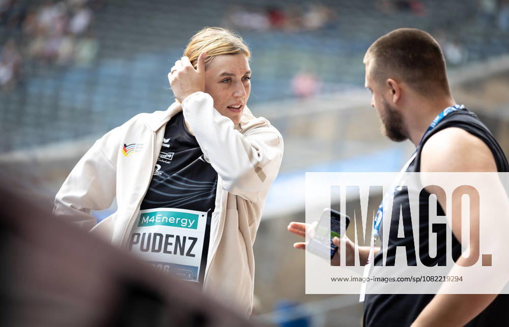 ISTAF 2026 Berlin, August 30, 2026: During the throw analysis, Kristin PUDENZ (GER, Germany) consults with her coach during the women’s discus competition at ISTAF Berlin on August 30, 2026, at the Olympic Stadium in Berlin, Germany