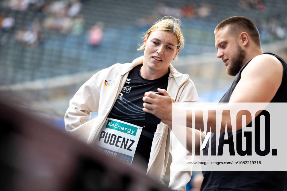 ISTAF 2026 Berlin, August 30, 2026: During the throw analysis, Kristin PUDENZ (GER, Germany) consults with her coach during the women s discus throw competition at ISTAF Berlin on August 30, 2026, at the Olympic Stadium in Berlin, Germany