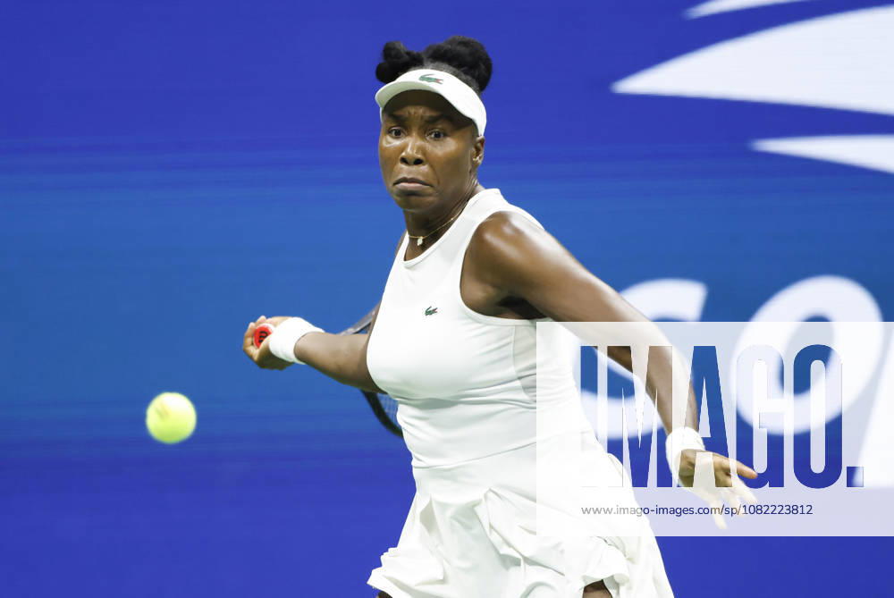 Venus Williams returns a ball to Sofia Kenin in Arthur Ashe Stadium in the first round at the 2026 US Open Tennis Championship at the USTA Billie Jean King National Tennis Center in New York City on Sunday, August 30, 2026. Navone defeated Djokovic in 5 sets. NYP20260830158 JOHNxANGELILLO