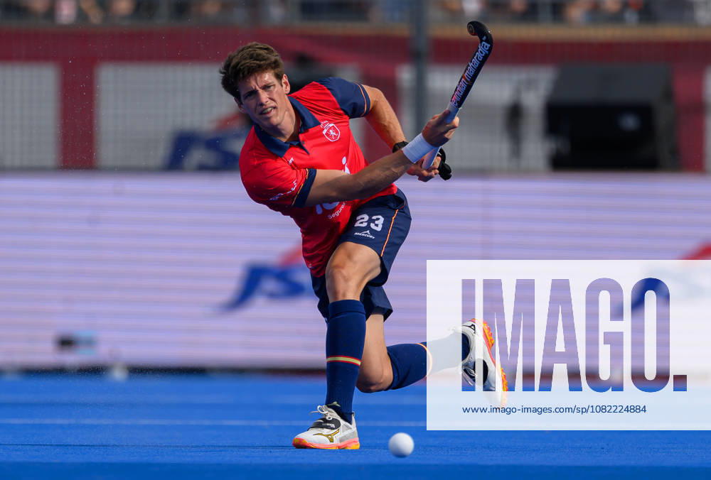 Mens Hockey World Cup Final Marc Vizcaino of Spain passes the ball during the Mens FIH Hockey World Cup Final against Germany (Die Honamas) at Belfius Hockey Arena, Brussels 30 08 2026 UK Newspapers OUT