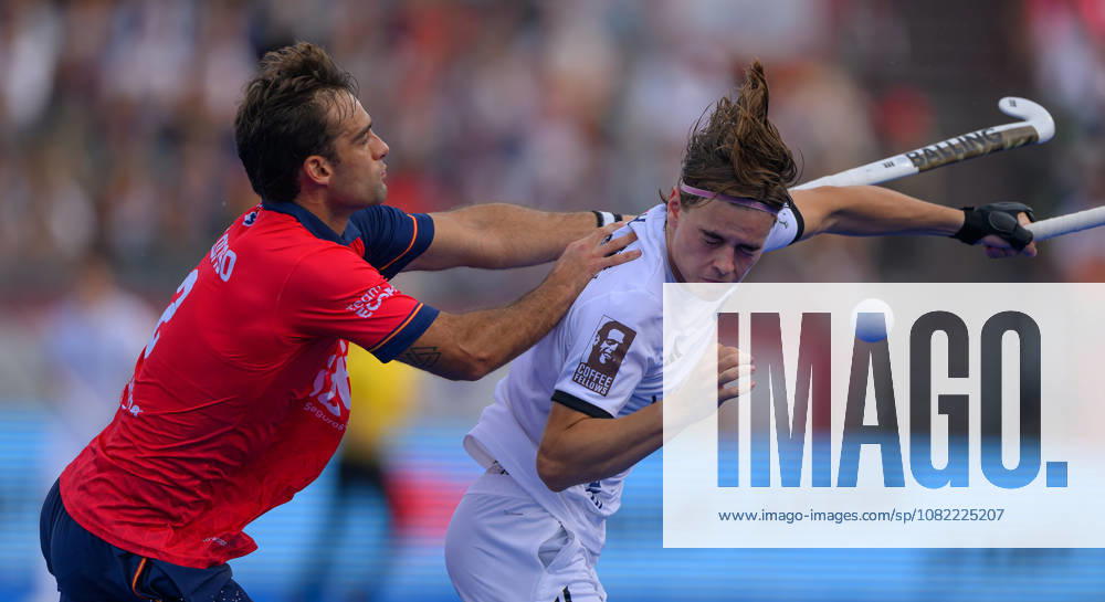 Mens Hockey World Cup Final Alejandro Alonso of Spain collides with Justus Warweg of Germany (Die Honamas) during the Mens FIH Hockey World Cup Final at Belfius Hockey Arena, Brussels 30 08 2026 UK Newspapers OUT