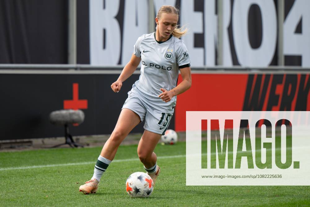 Weronika Arasniewicz 15 VfL Wolfsburg Women in Action, Bayer 04 Leverkusen Women vs. VfL Wolfsburg Women, Soccer, Google Pixel Women s Bundesliga, Matchday 3, 2026–2027, August 30, 2026 DFB regulations prohibit any use of photographs as image sequences and or quasi-video Leverkusen, North Rhine-Westphalia, Germany