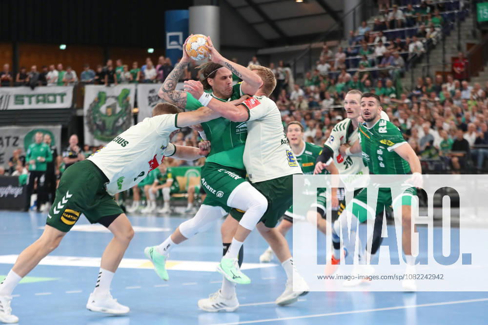 Handball, HBL2: SC DHfK Leipzig vs. GWD Minden, August 31, 2026; Dean Bombac 44; SC DHfK Leipzig is stopped by two players from Minden. Handball, 2nd Bundesliga, 2026–2027 season, Matchday 1: SC DHfK Leipzig vs. GWD Minden on August 31, 2026, at the Quarterback Immobilien Arena Leipzig