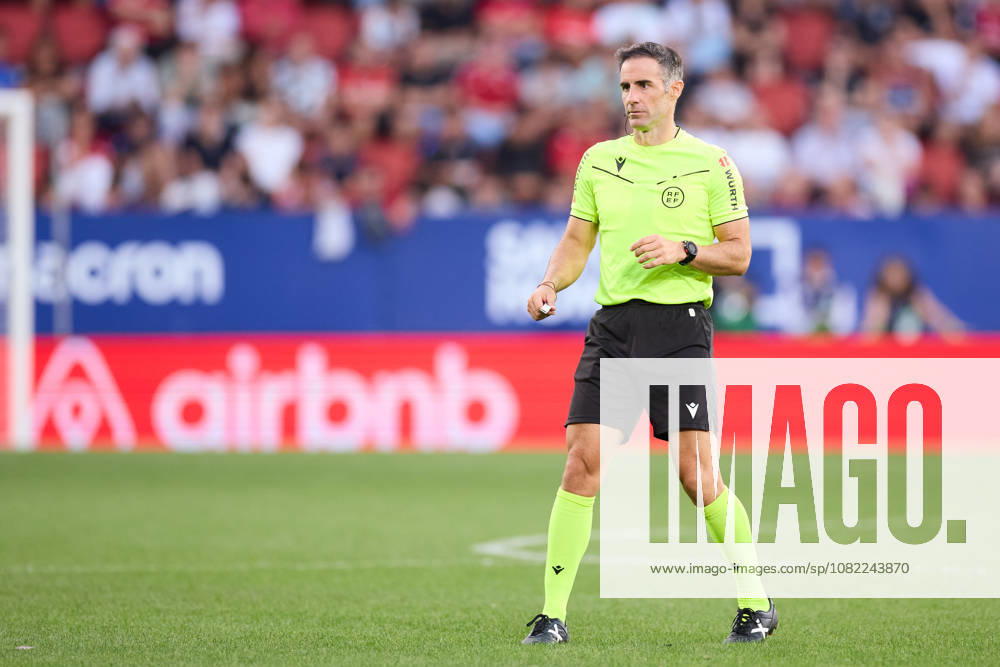 Referee Jon Ander Gonzalez Esteban looks on during the LaLiga EA Sports match between CA Osasuna and Getafe CF at El Sadar on August 31, 2026, in Pamplona, Spain. Pamplona Spain - ZUMAa181 20260831_zaa_a181_075