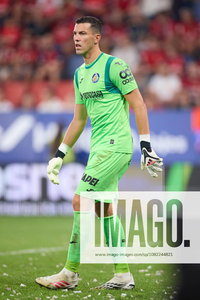 David Soria of Getafe CF looks on during the LaLiga EA Sports match between CA Osasuna and Getafe CF at El Sadar on August 31, 2026, in Pamplona, Spain. Pamplona Spain - ZUMAa181 20260831_zaa_a181_083