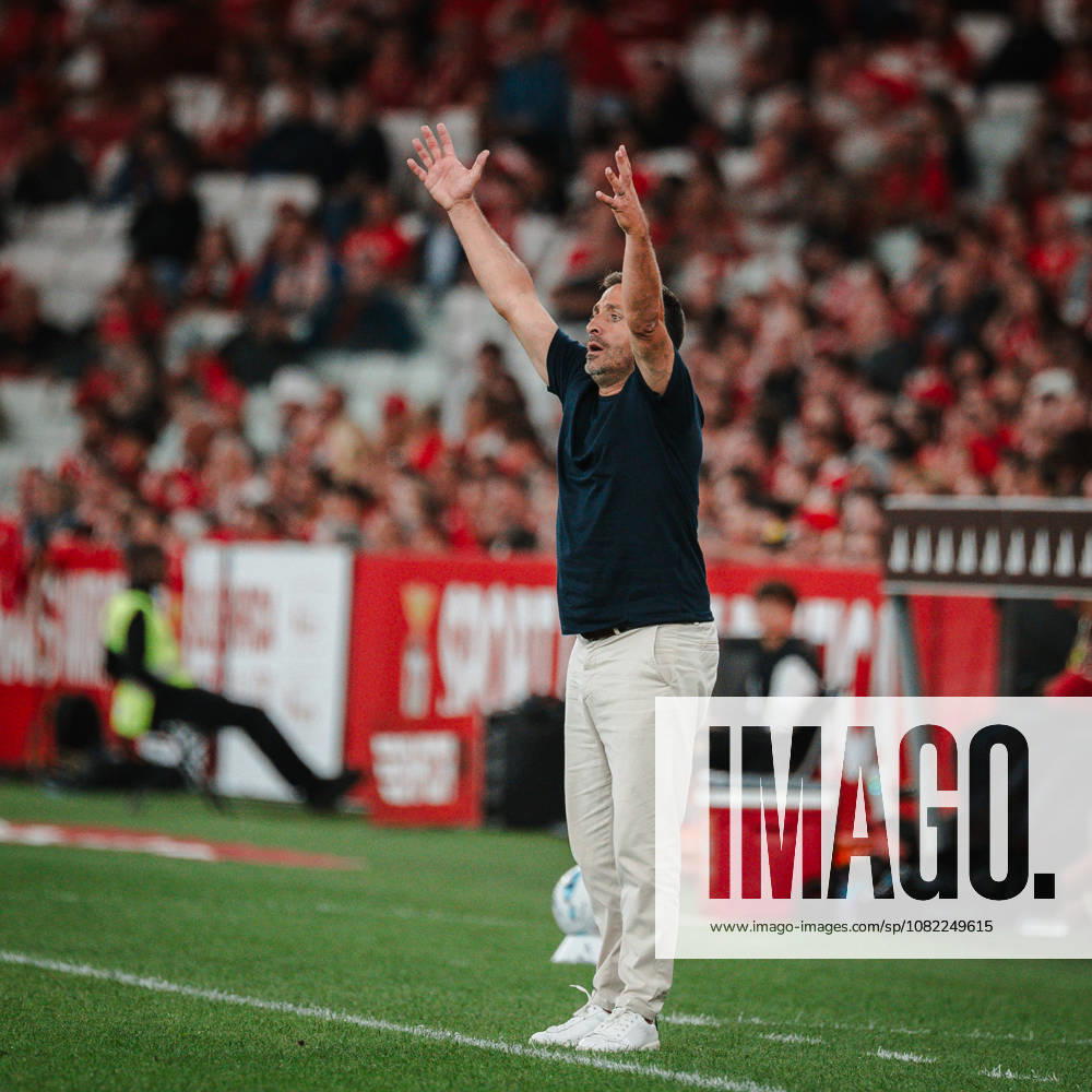 Vasco Matos head coach of Estoril Praia during the Liga Portugal match between SL Benfica and Estoril Praia at Estadio da Luz, in Lisbon, Portugal. (Diogo Sautchuk)