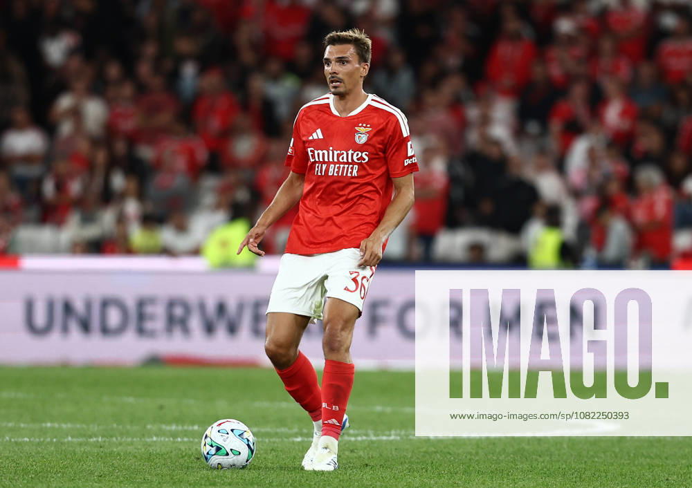 JOAO PALHINHA of Lisboa Benfica seen in action during the Liga Portugal Betclic 26 27 match between SL Benfica and Estoril Praia at Estadio da Luz on August 31 2026, in Lisboa, Portugal. Lisboa Portugal - ZUMAa269 20260831_zsp_a269_089