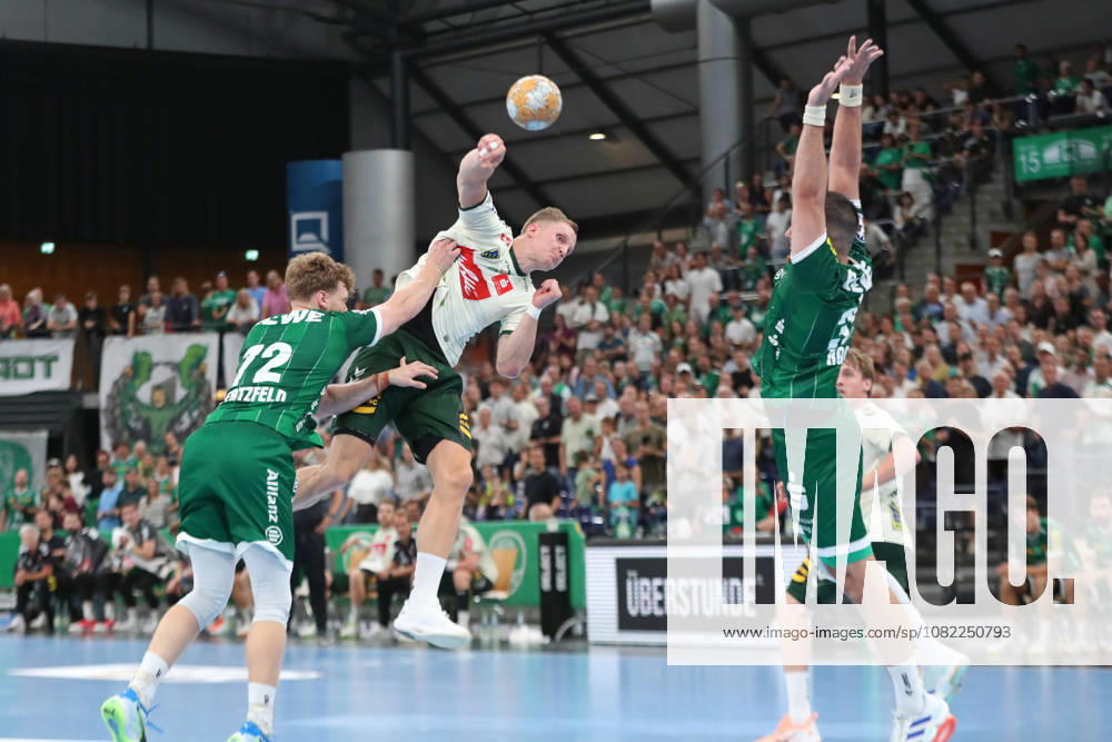 Handball, HBL2: SC DHfK Leipzig vs. GWD Minden, August 31, 2026. Karolis Antanavicius 8; GWD Minden is disrupted on the shot. Handball, 2nd Bundesliga, 2026–2027 season, Matchday 1: SC DHfK Leipzig vs. GWD Minden on August 31, 2026, at the Quarterback Immobilien Arena Leipzig