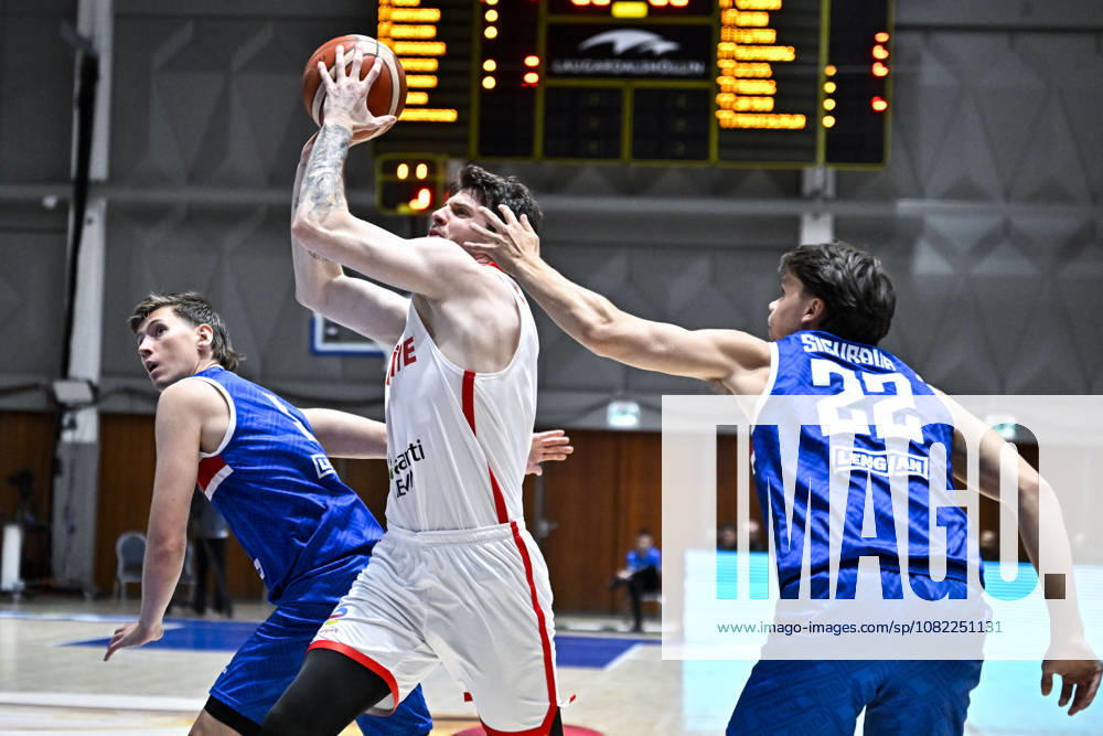 Iceland v Turkiye - FIBA Basketball World Cup 2027 European Qualifiers REYKJAVIK, ICELAND - AUGUST 31: Metecan Birsen (C) of Turkiye in action against Sigurdur Petursson (22) of Iceland during the FIBA Basketball World Cup 2027 European Qualifiers Second Round Group J match between Iceland and Turkiye at Laugardalsholl in Reykjavik, Iceland, on August 31, 2026. Muhammed Enes Yildirim Anadolu Reykjavik Iceland. Editorial use only. Please get in touch for any other usage.