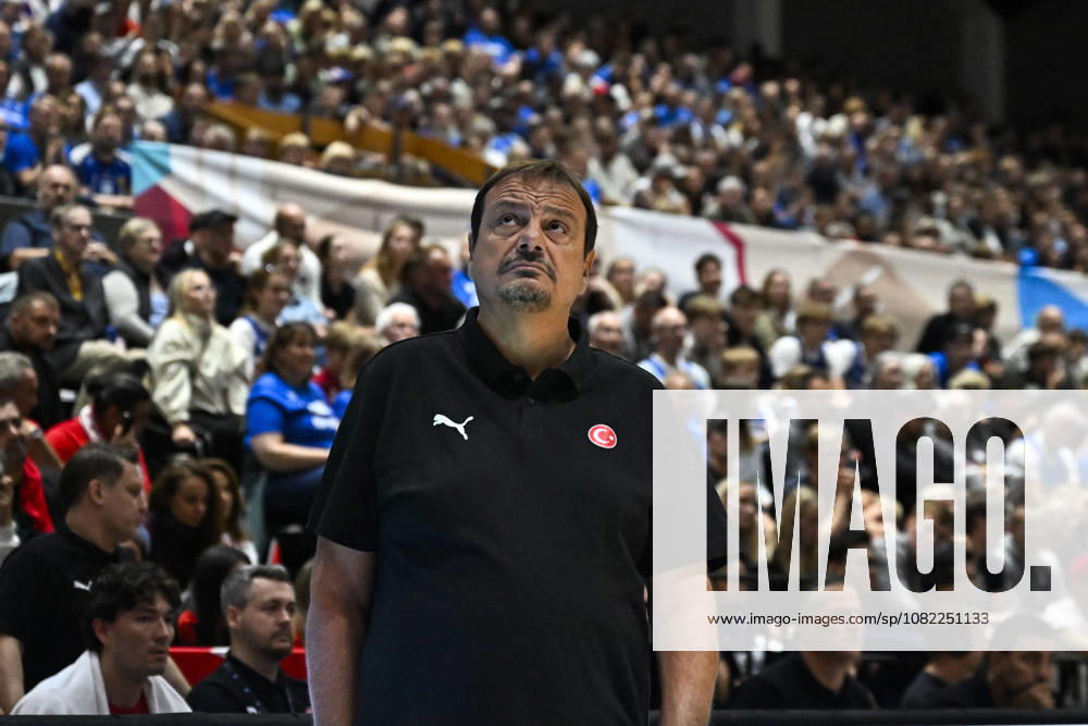 Iceland v Turkiye - FIBA Basketball World Cup 2027 European Qualifiers REYKJAVIK, ICELAND - AUGUST 31: Turkiye head coach Ergin Ataman watches from the sidelines during the FIBA Basketball World Cup 2027 European Qualifiers Second Round Group J match between Iceland and Turkiye at Laugardalsholl in Reykjavik, Iceland, on August 31, 2026. Muhammed Enes Yildirim Anadolu Reykjavik Iceland. Editorial use only. Please get in touch for any other usage.