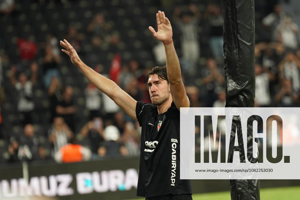 Dusan Vlahovic of Besiktas waves to Besiktas s fans after the Turkish Super League 2026 27 match between Besiktas and Corum FK at Tupras Stadium on August 31, 2026 in Istanbul, Turkey. Istanbul Besiktas Turkey