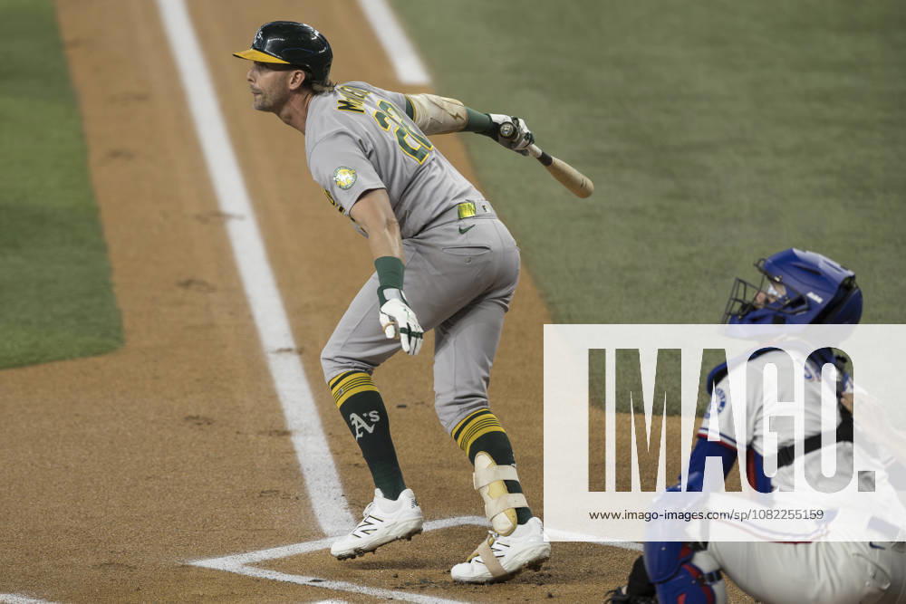 Athletics second baseman JEFF MCNEIL (22) looks at a ball going foul against the Texas Rangers at Globe Life Field. Rangers win 8-1. Arlington USA - ZUMAf180 20260831_zsp_f180_016