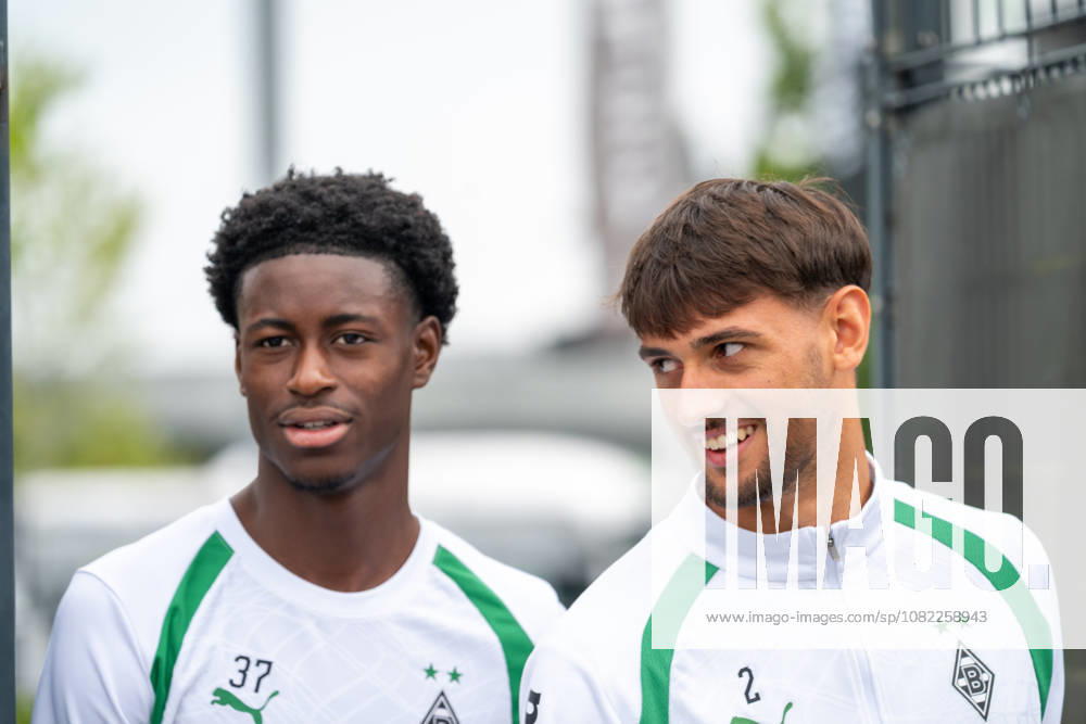 Dillon Berko of Borussia Mönchengladbach, 37, and Fabia Chiarodia of Borussia Mönchengladbach, 02, take the field. Borussia Mönchengladbach public training session, soccer, Bundesliga, 2026–2027 season, September 1, 2026, Borussia Mönchengladbach open practice, soccer, Bundesliga, 2026–2027 season, September 1, 2026, Mönchengladbach