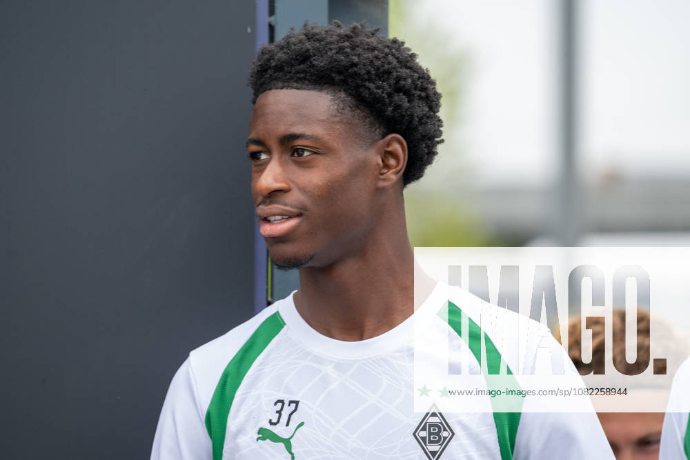 Dillon Berko, Borussia Mönchengladbach, 37, takes the field. Borussia Mönchengladbach Open Practice, Soccer, Bundesliga, 2026–2027 Season, September 1, 2026, Borussia Mönchengladbach public training session, soccer, Bundesliga, 2026–2027 season, September 1, 2026, Mönchengladbach