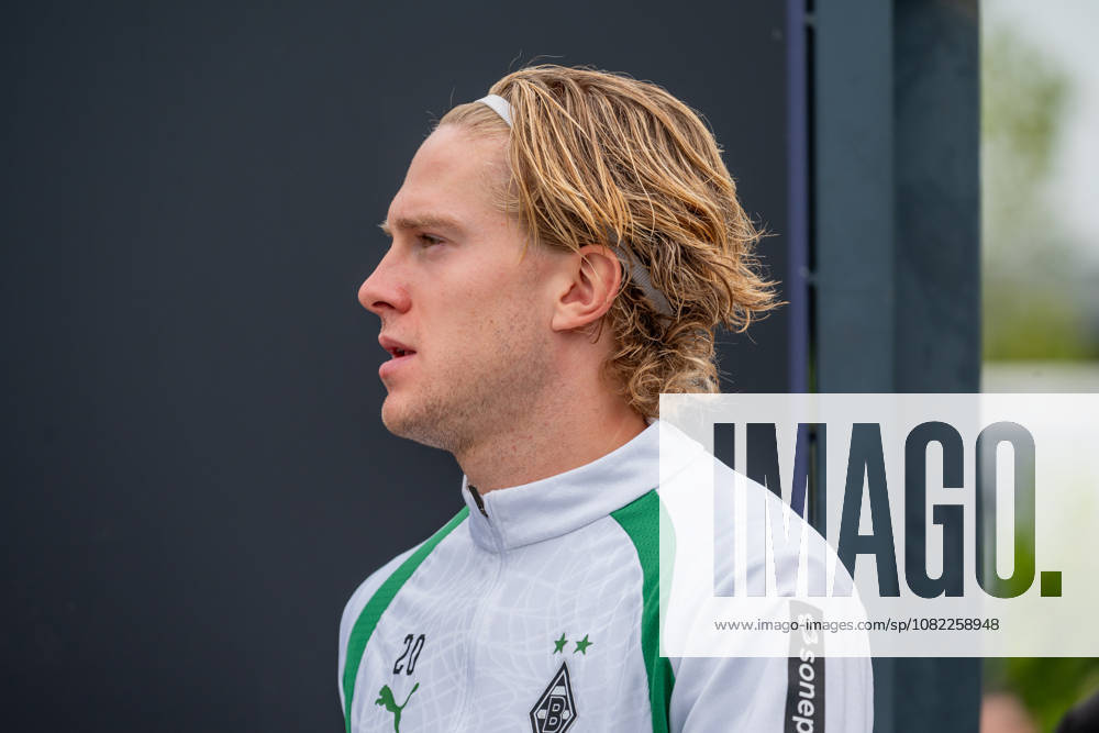 David Herold, Borussia Mönchengladbach, age 20, takes the field. Open practice: Borussia Mönchengladbach, soccer, Bundesliga, 2026–2027 season, September 1, 2026, Borussia Mönchengladbach public training session, soccer, Bundesliga, 2026–2027 season, September 1, 2026, Mönchengladbach